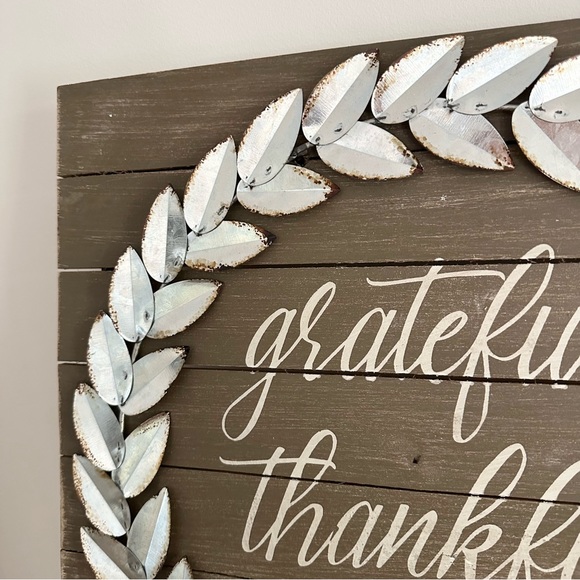 Grateful Thankful Blessed Shiplap Wood Plaque Sign With Galvanized Metal Wreath - Picture 4 of 15